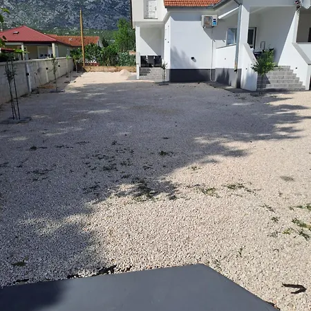 Frane Apartman Seline