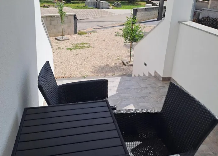 Apartment Frane